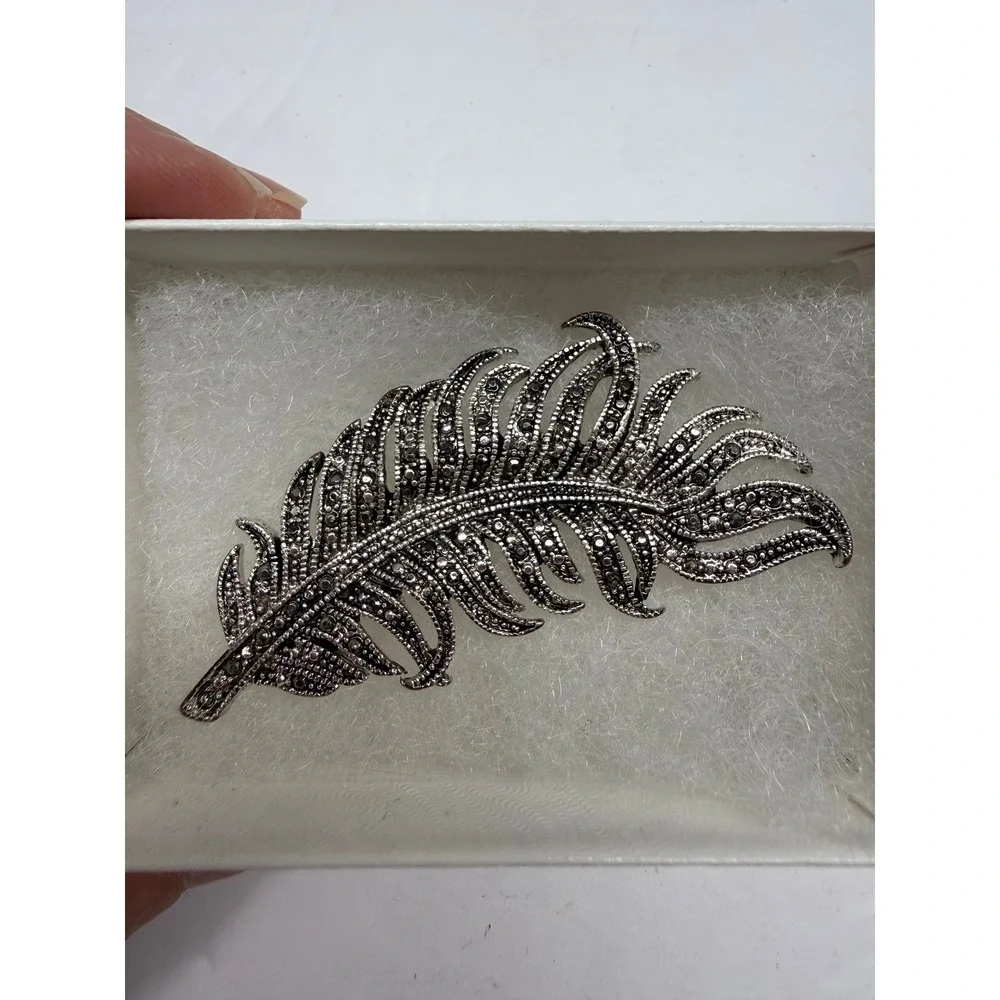 Vintage Style Silver Tone Marcasite Feather Brooch Pin Antiqued Plume Jewelry
